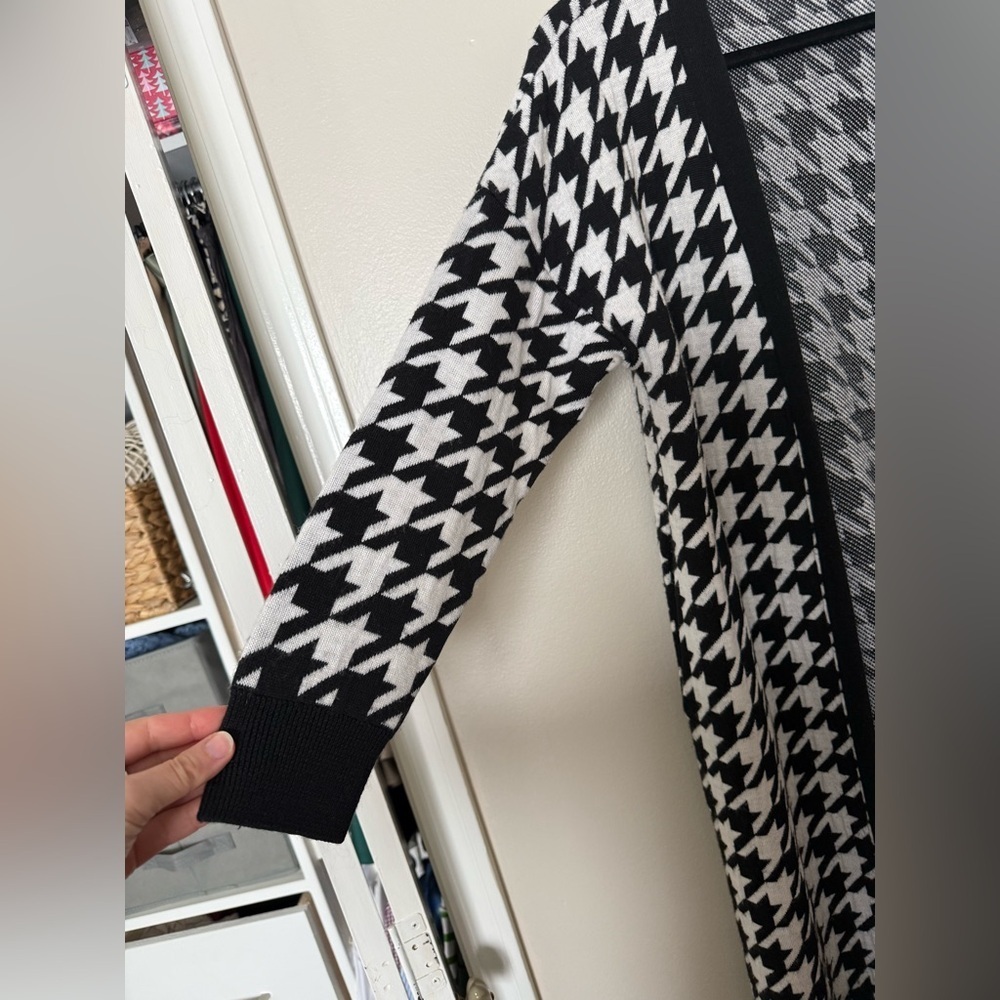 Black and White Houndstooth open front longline wool cardigan - Picture 4 of 15